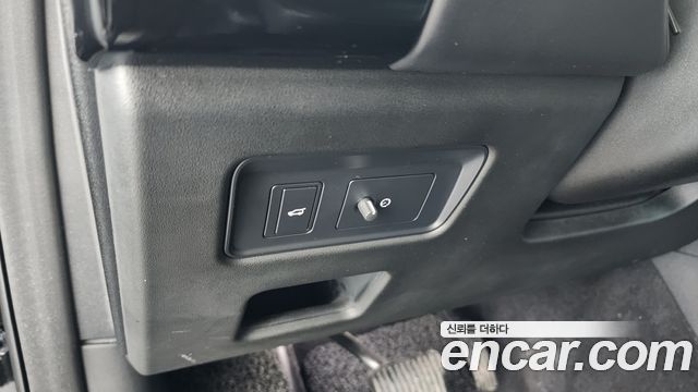 Land Rover Discovery 2019 — photo 14