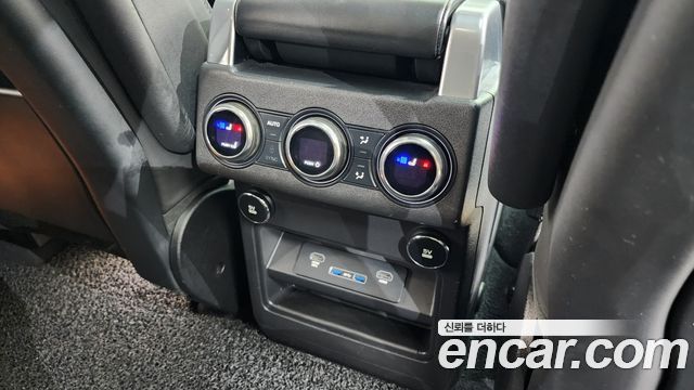 Land Rover Discovery 2019 — photo 18