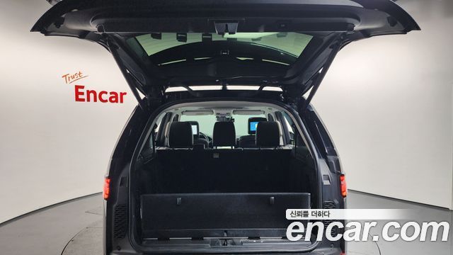 Land Rover Discovery 2019 — photo 20