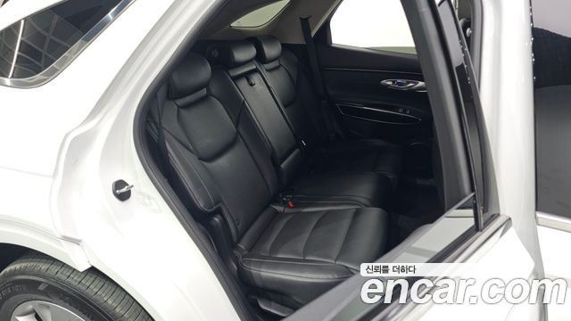 Genesis GV70 2023 — photo 12