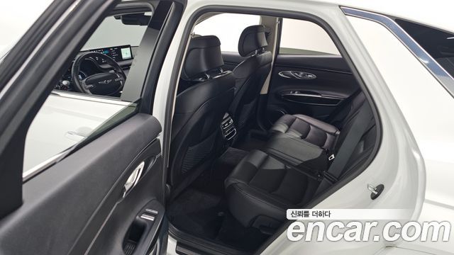 Genesis GV70 2023 — photo 13