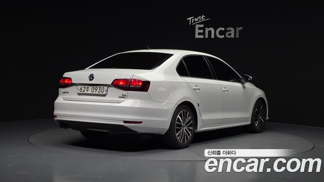 Volkswagen Jetta 2016 — photo 2