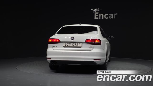 Volkswagen Jetta 2016 — photo 4