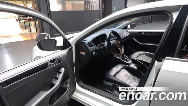 Volkswagen Jetta 2016 — photo 10