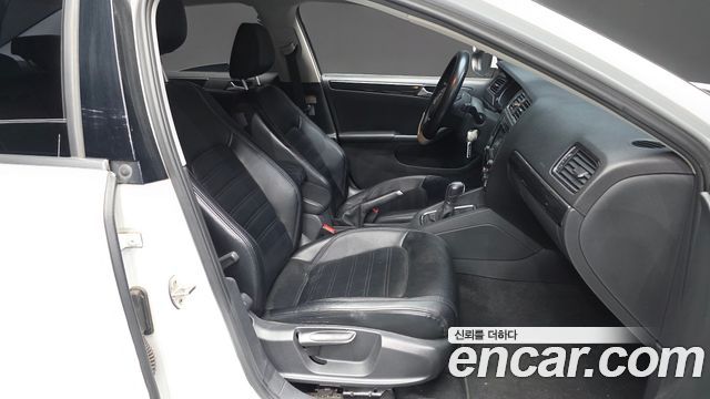 Volkswagen Jetta 2016 — photo 11