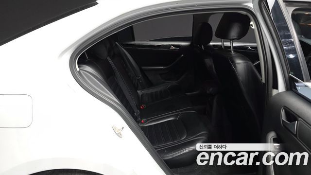 Volkswagen Jetta 2016 — photo 12