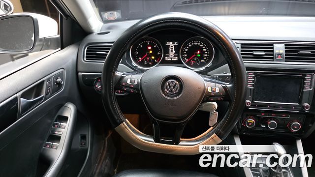 Volkswagen Jetta 2016 — photo 13