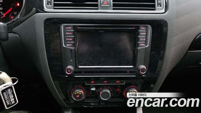 Volkswagen Jetta 2016 — photo 14
