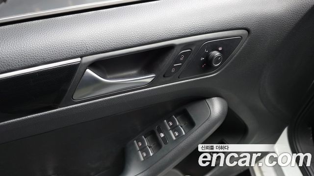 Volkswagen Jetta 2016 — photo 19