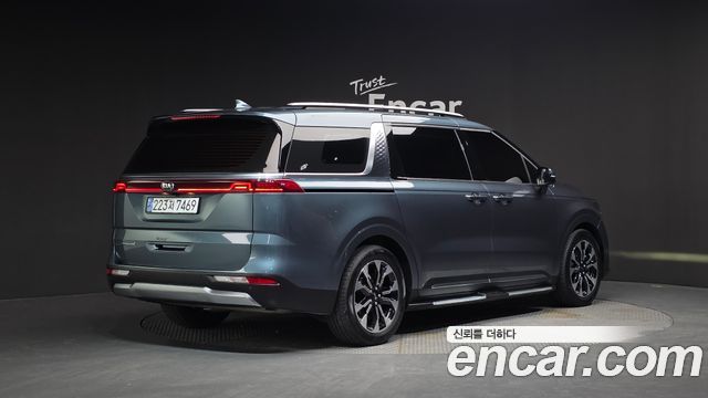 Kia Canival 2021 — photo 2