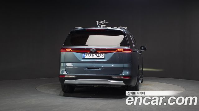 Kia Canival 2021 — photo 4