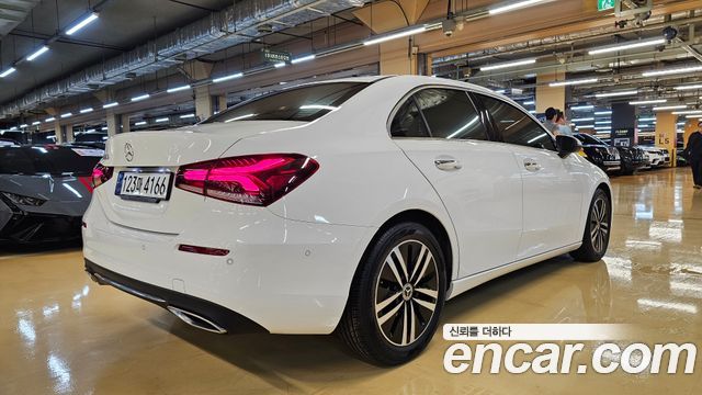 Mercedes-Benz A-Class 2021 — photo 2