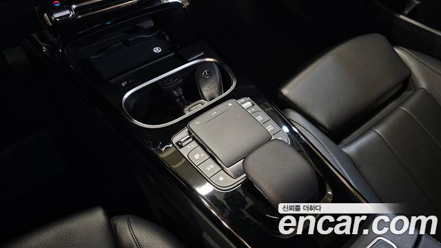 Mercedes-Benz A-Class 2021 — photo 17