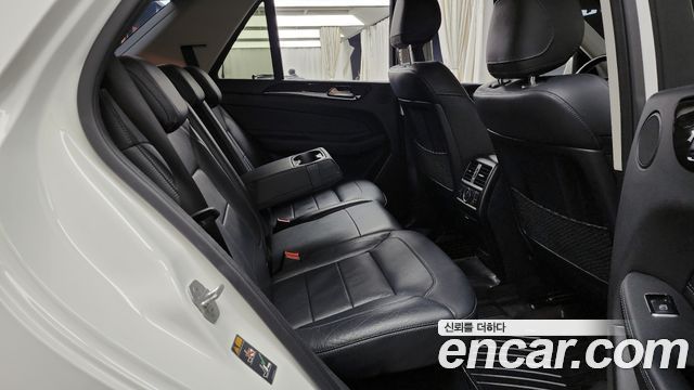 Mercedes-Benz GLE-Class 2016 — photo 12