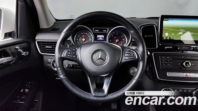 Mercedes-Benz GLE-Class 2016 — photo 13