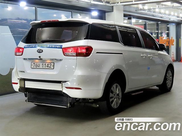 Kia Canival 2017 — photo 2