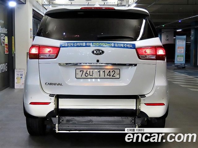 Kia Canival 2017 — photo 4