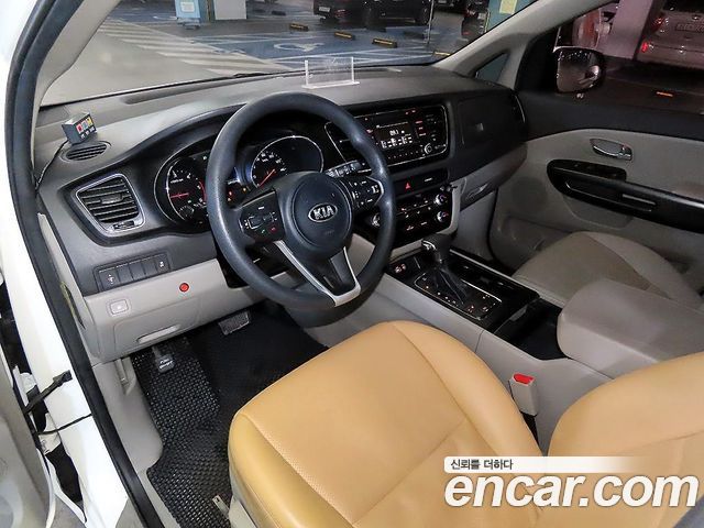 Kia Canival 2017 — photo 11