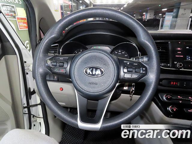 Kia Canival 2017 — photo 16