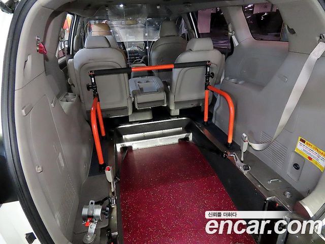 Kia Canival 2017 — photo 17