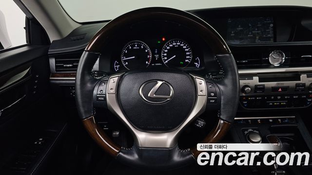 Lexus ES 2014 — photo 13