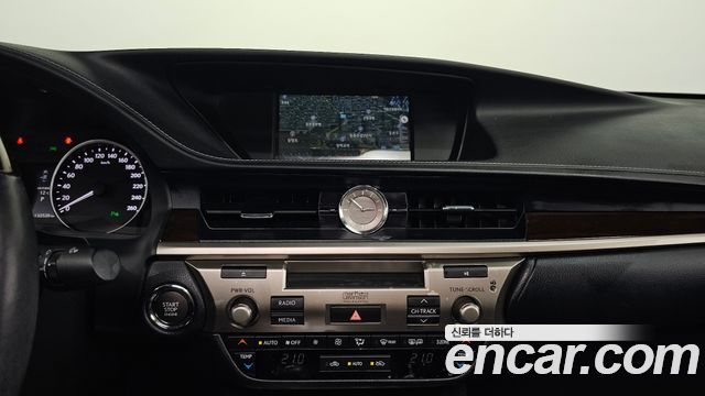 Lexus ES 2014 — photo 14