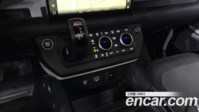 Land Rover Defender 2024 — photo 9