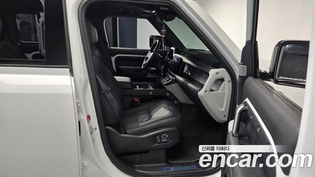 Land Rover Defender 2024 — photo 11