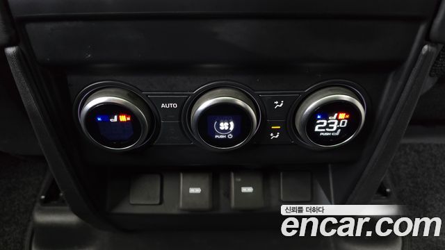 Land Rover Defender 2024 — photo 18