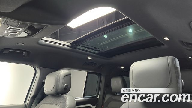 Land Rover Defender 2024 — photo 19