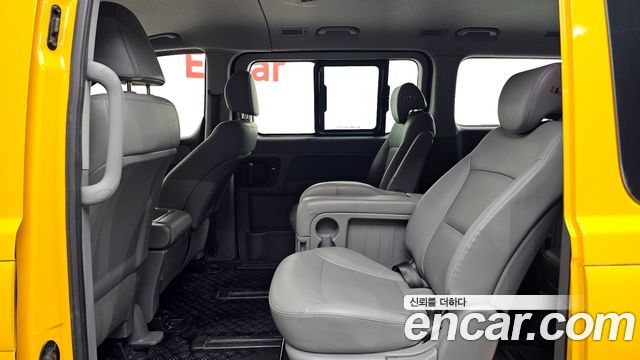 Hyundai Starex 2019 — photo 12