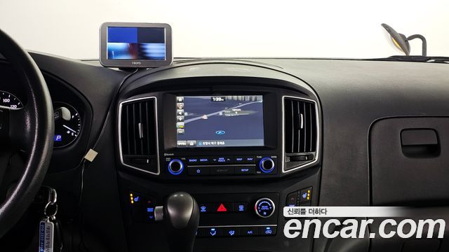 Hyundai Starex 2019 — photo 16