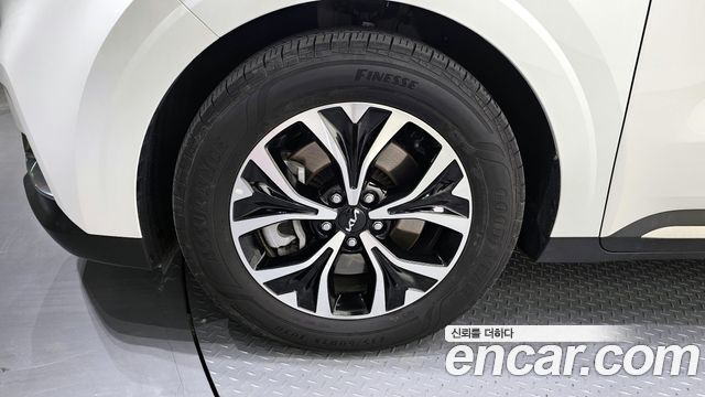 Kia Canival 2023 — photo 5
