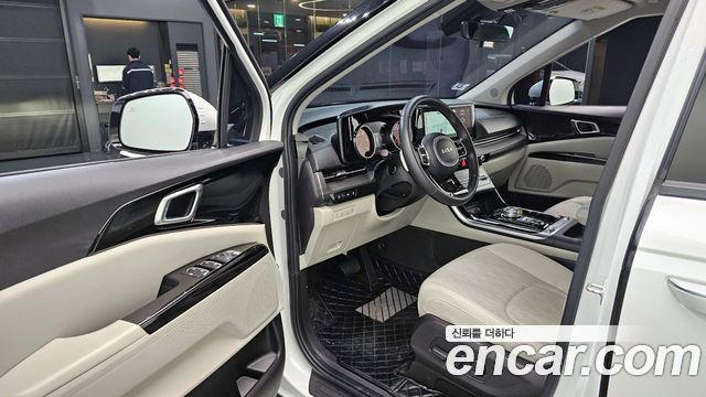 Kia Canival 2023 — photo 11
