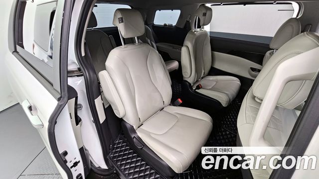 Kia Canival 2023 — photo 12