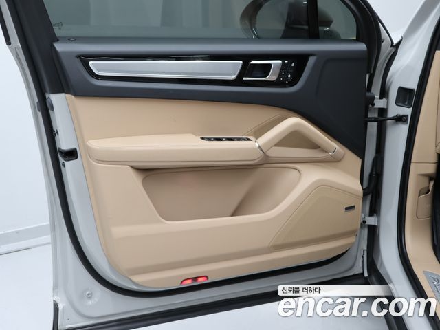 Porsche Cayenne 2023 — photo 6