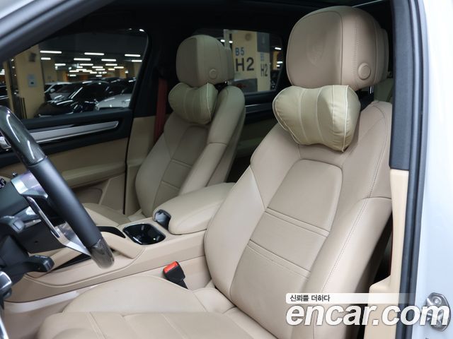Porsche Cayenne 2023 — photo 8