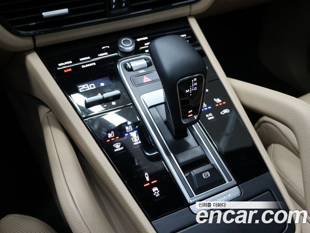 Porsche Cayenne 2023 — photo 14