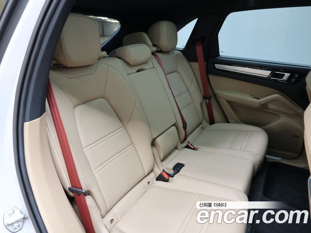 Porsche Cayenne 2023 — photo 16