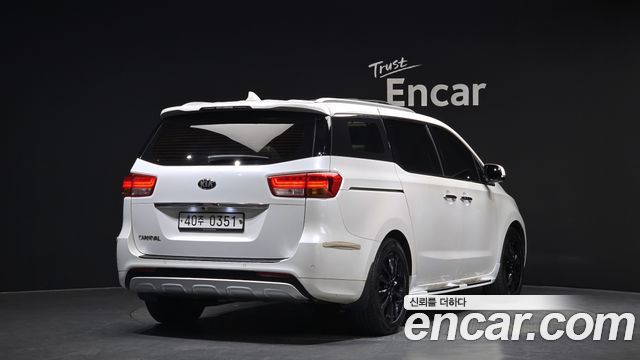 Kia Canival 2017 — photo 2