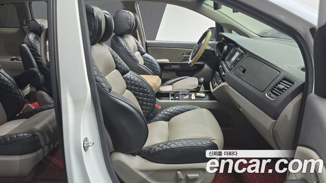 Kia Canival 2017 — photo 10