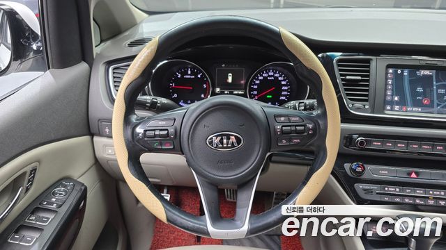 Kia Canival 2017 — photo 13