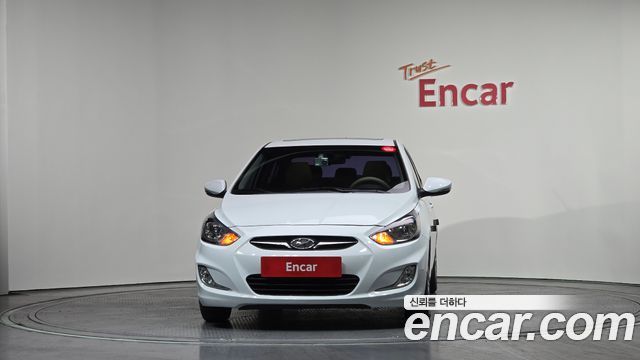 Hyundai Accent 2011 — photo 3