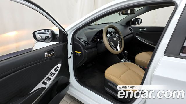 Hyundai Accent 2011 — photo 10