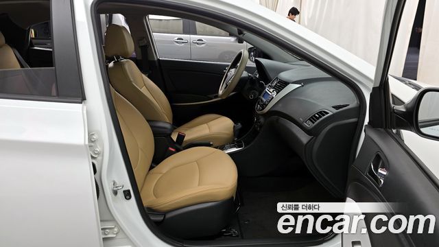 Hyundai Accent 2011 — photo 11
