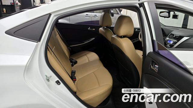 Hyundai Accent 2011 — photo 12