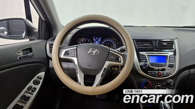 Hyundai Accent 2011 — photo 13