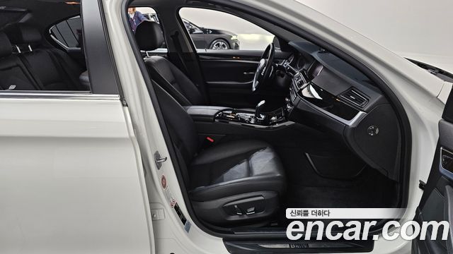 BMW 5-Series 2015 — photo 11