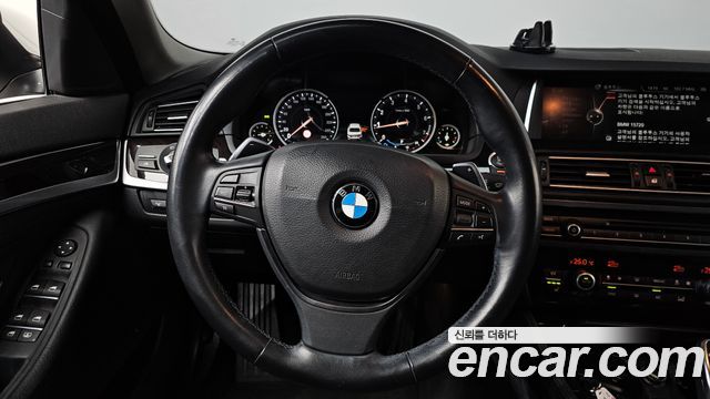 BMW 5-Series 2015 — photo 13