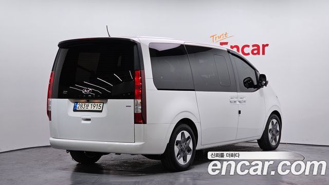 Hyundai Staria 2022 — photo 2